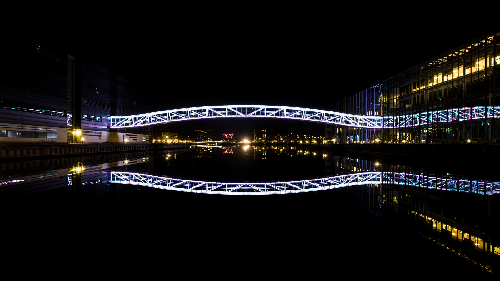 University in Copenhagen: Bridge Light Installation