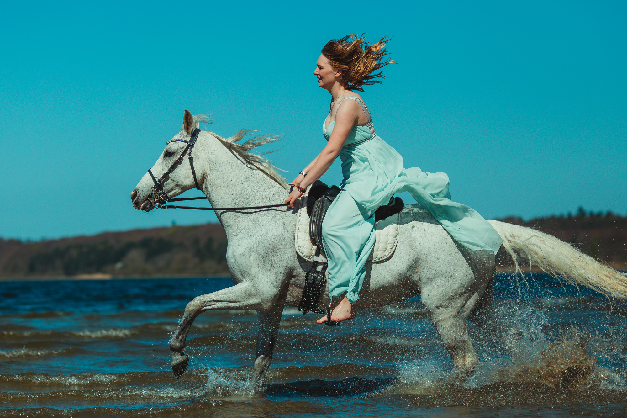 white-horse-photography-pretty-dress-sara-kroell-andersen11