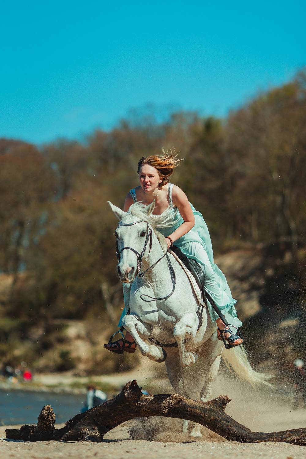 white-horse-photography-pretty-dress-sara-kroell-andersen12
