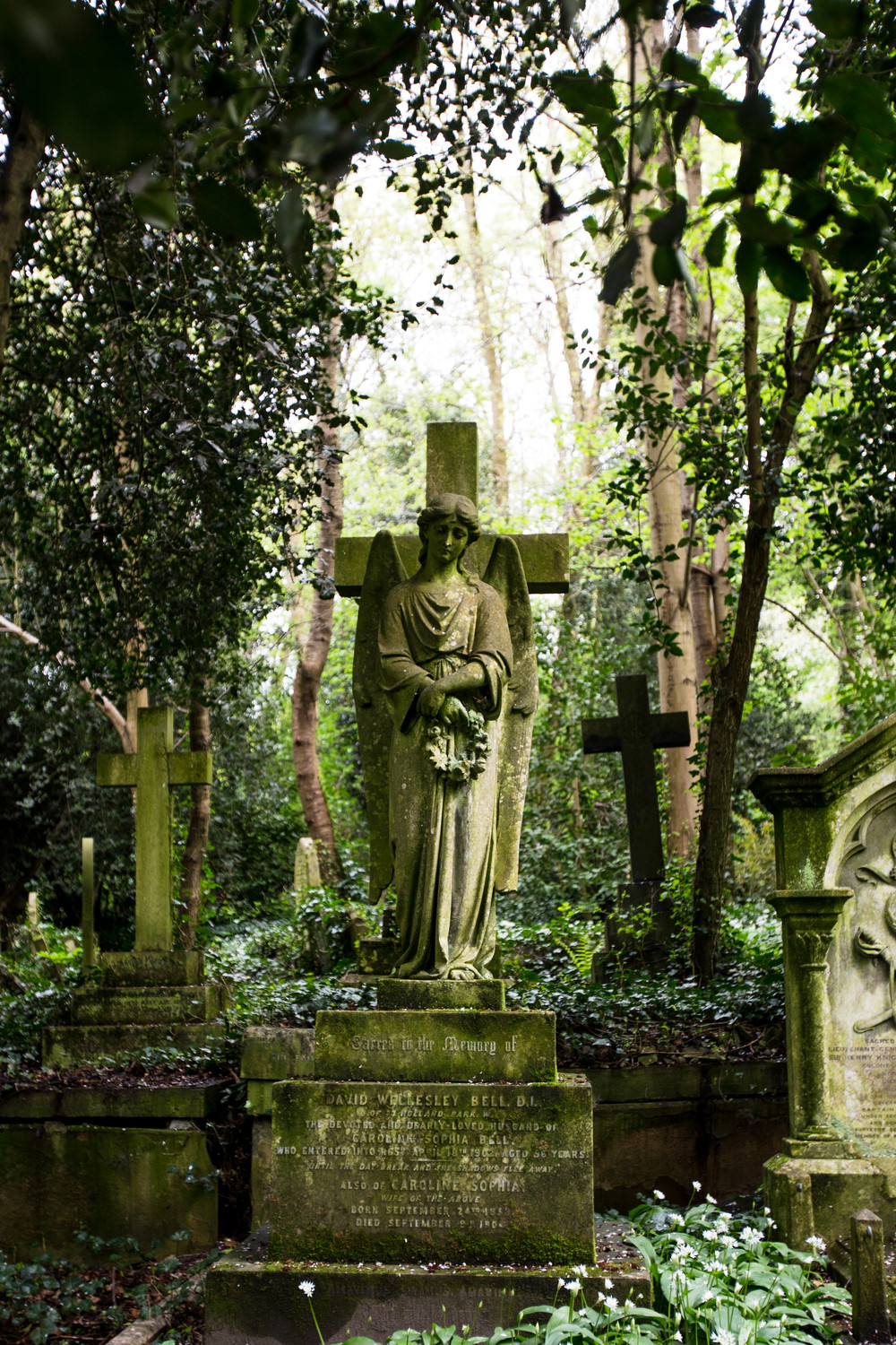 grave-angle-highgate-cemetery