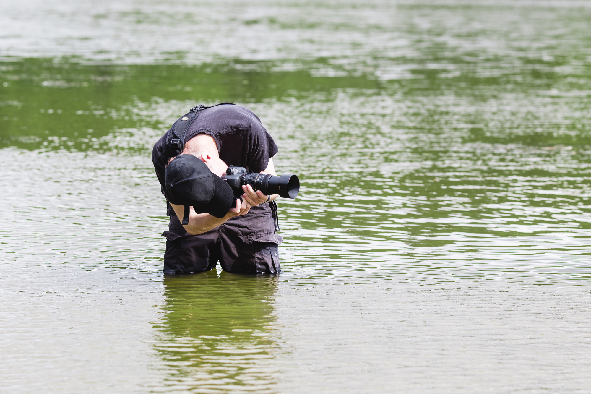 photographer-during-water-photoshoot