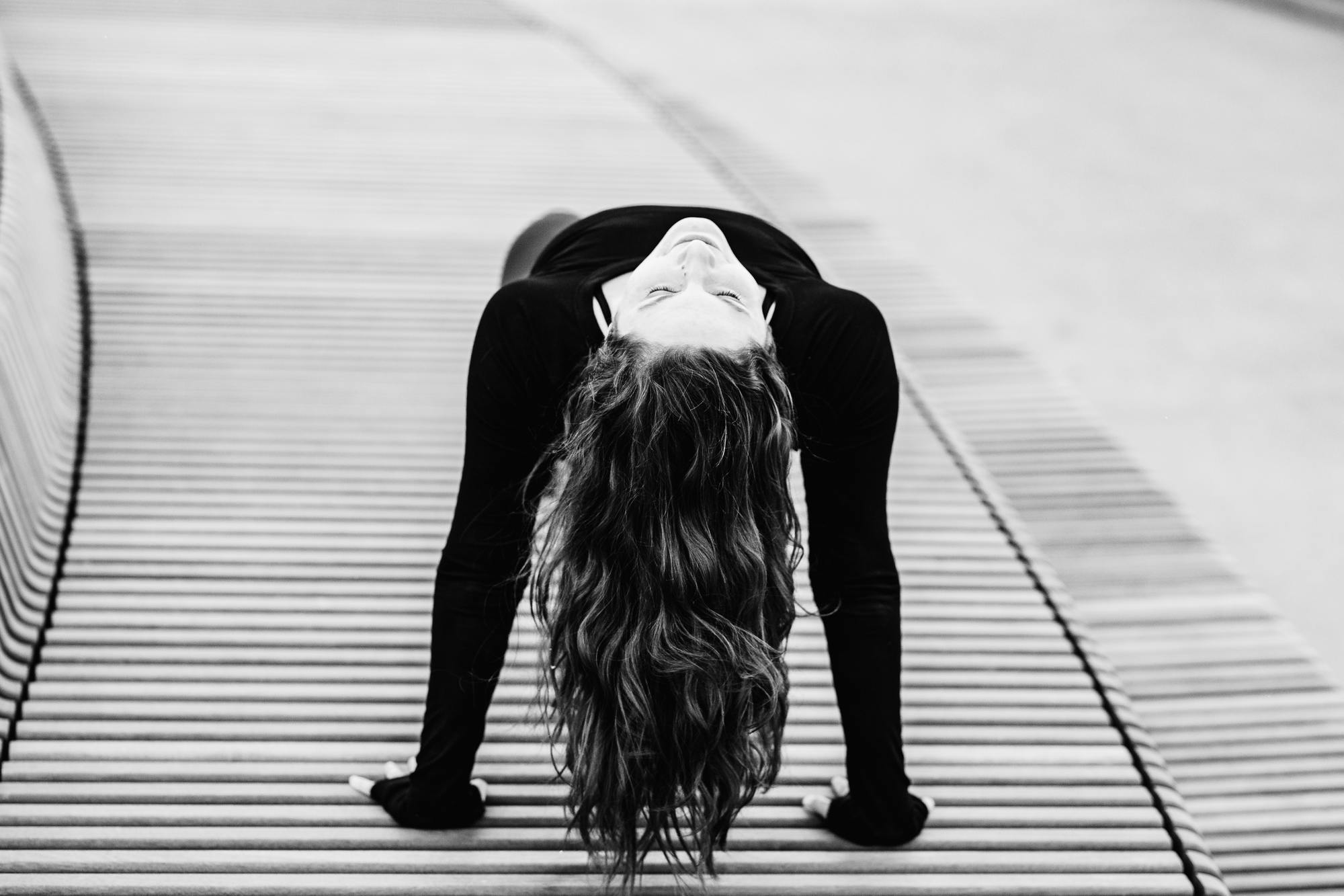 urban-yoga-photoshoot-copenhagen-silhouettes-poses-06