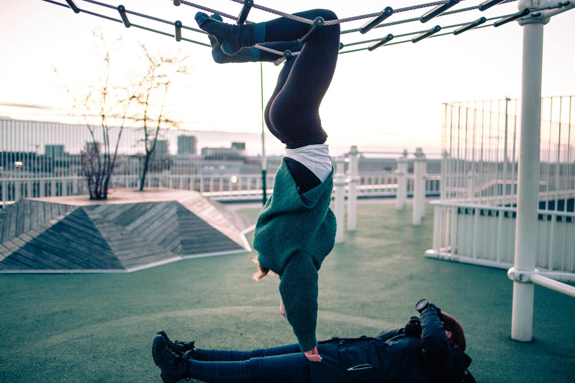 urban-yoga-photoshoot-copenhagen-silhouettes-poses-10