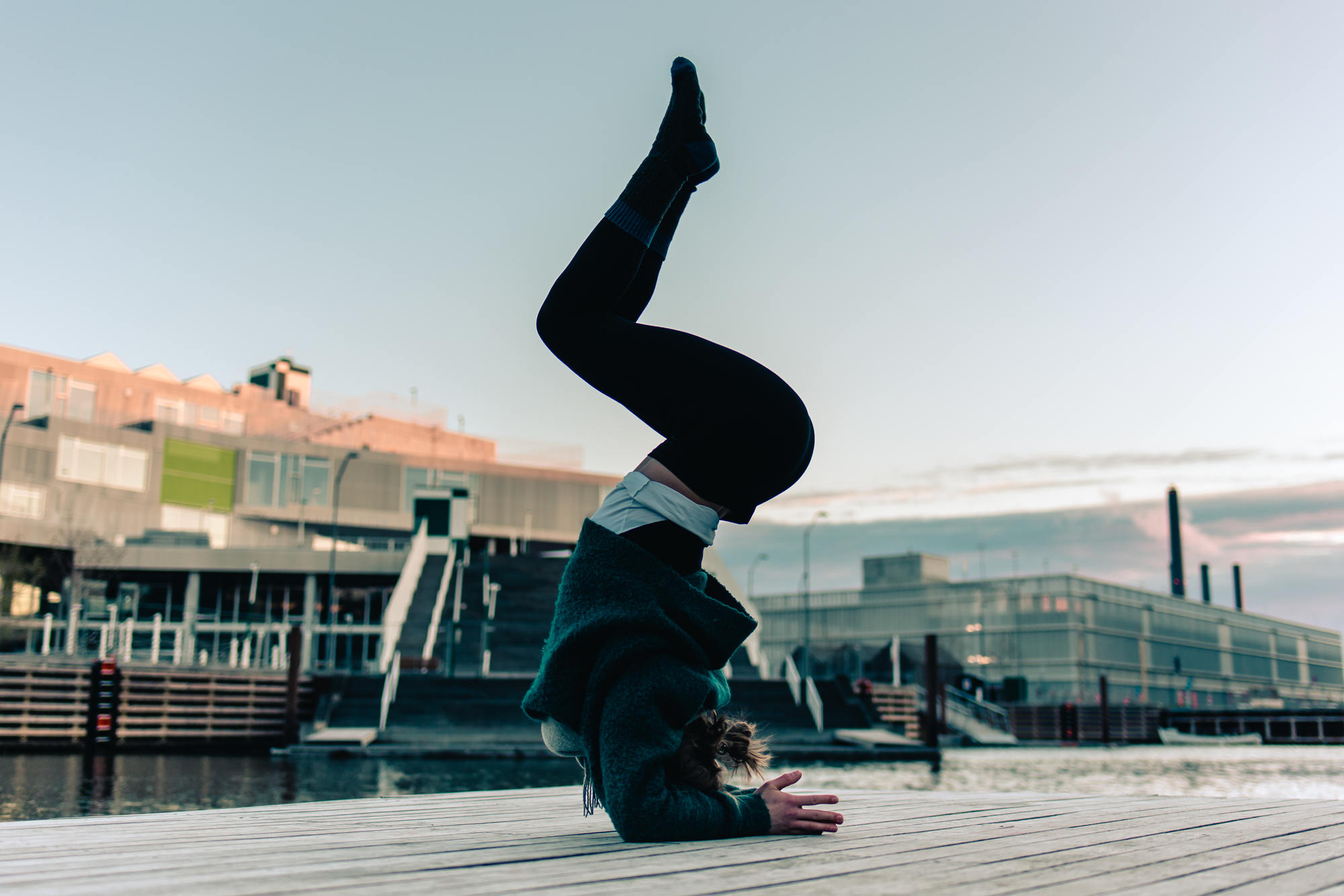 urban-yoga-photoshoot-copenhagen-silhouettes-poses-14
