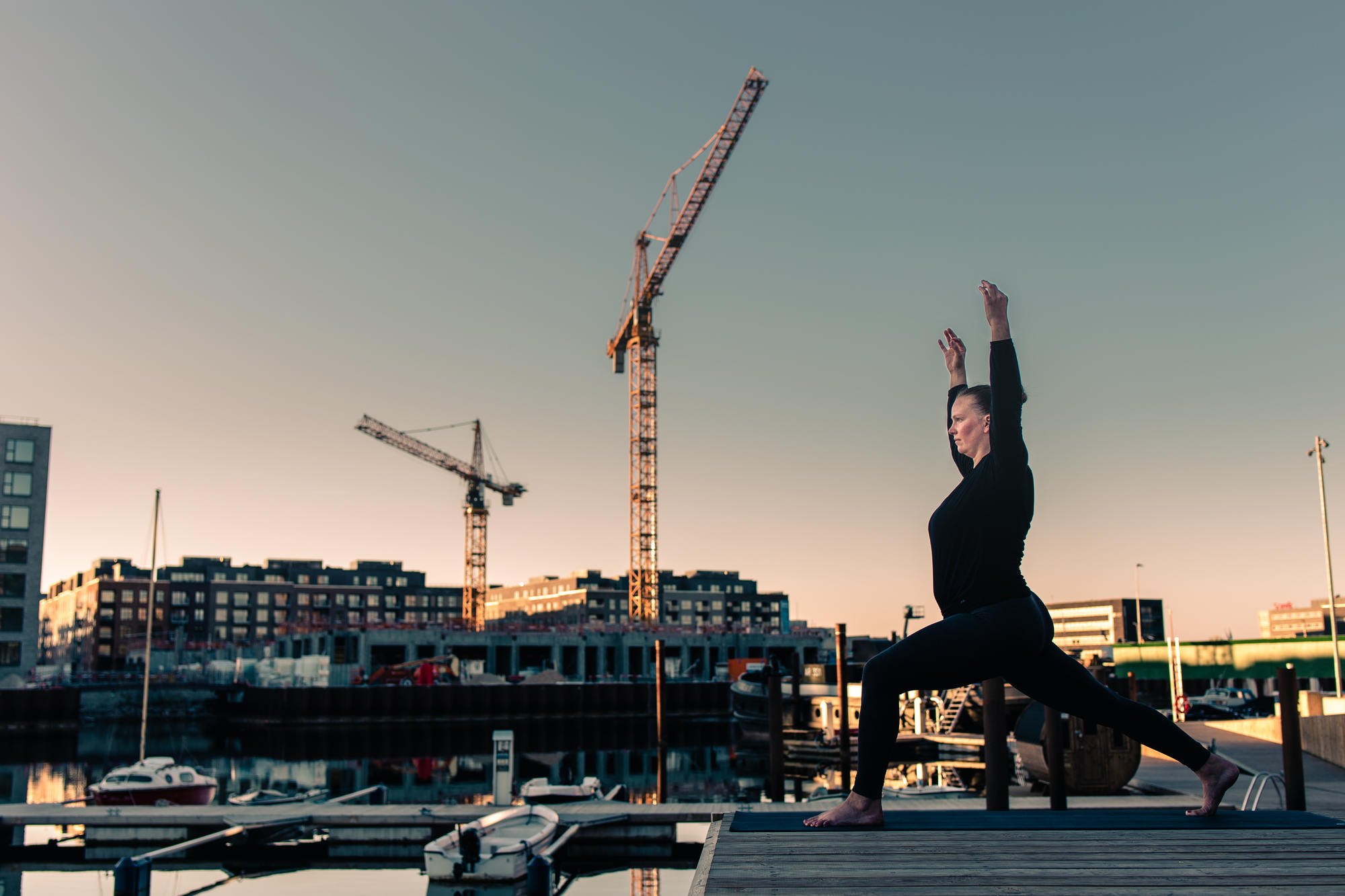 urban-yoga-photoshoot-copenhagen-silhouettes-poses-22