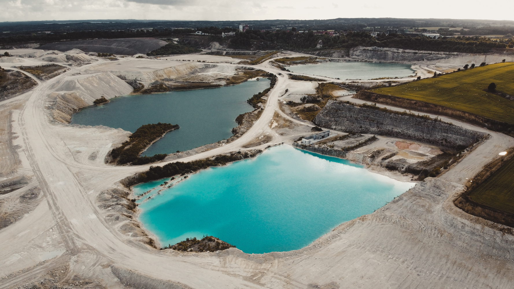 limestone-quarry-water-colour-lagoon
