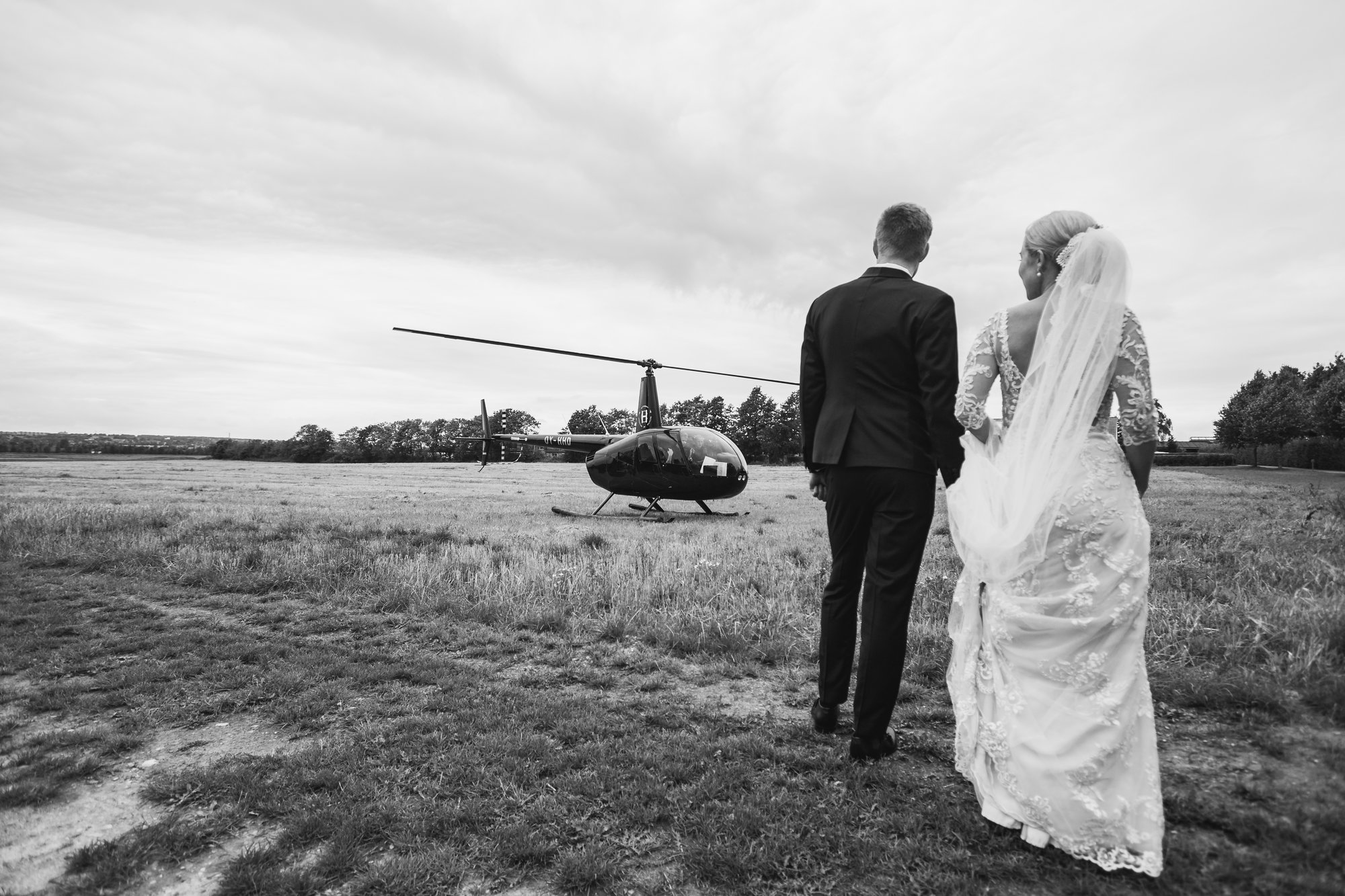janni-alexander-wedding-aarhus-helicopter-38-1