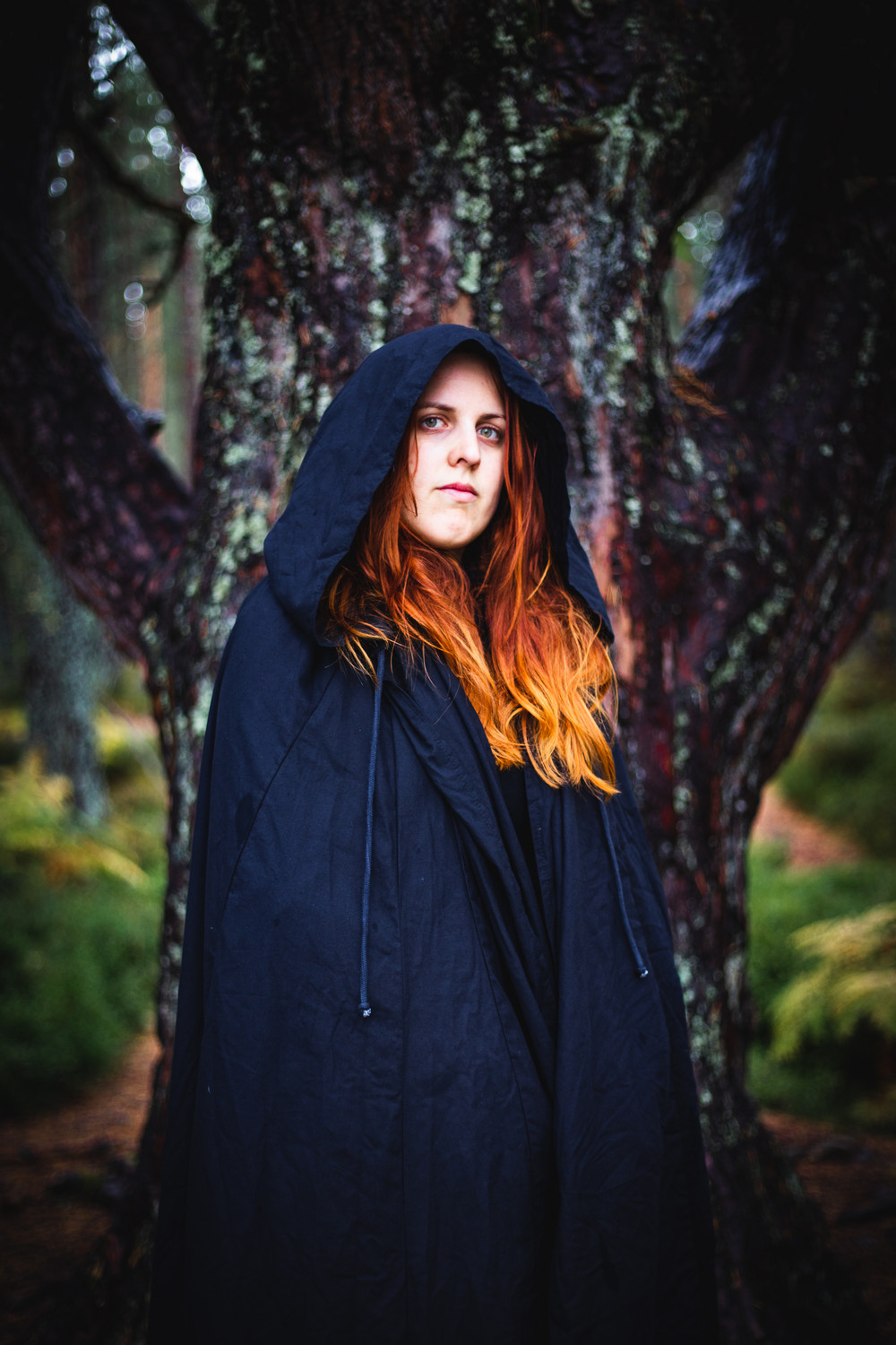 witch-lady-red-hair-lake-woods