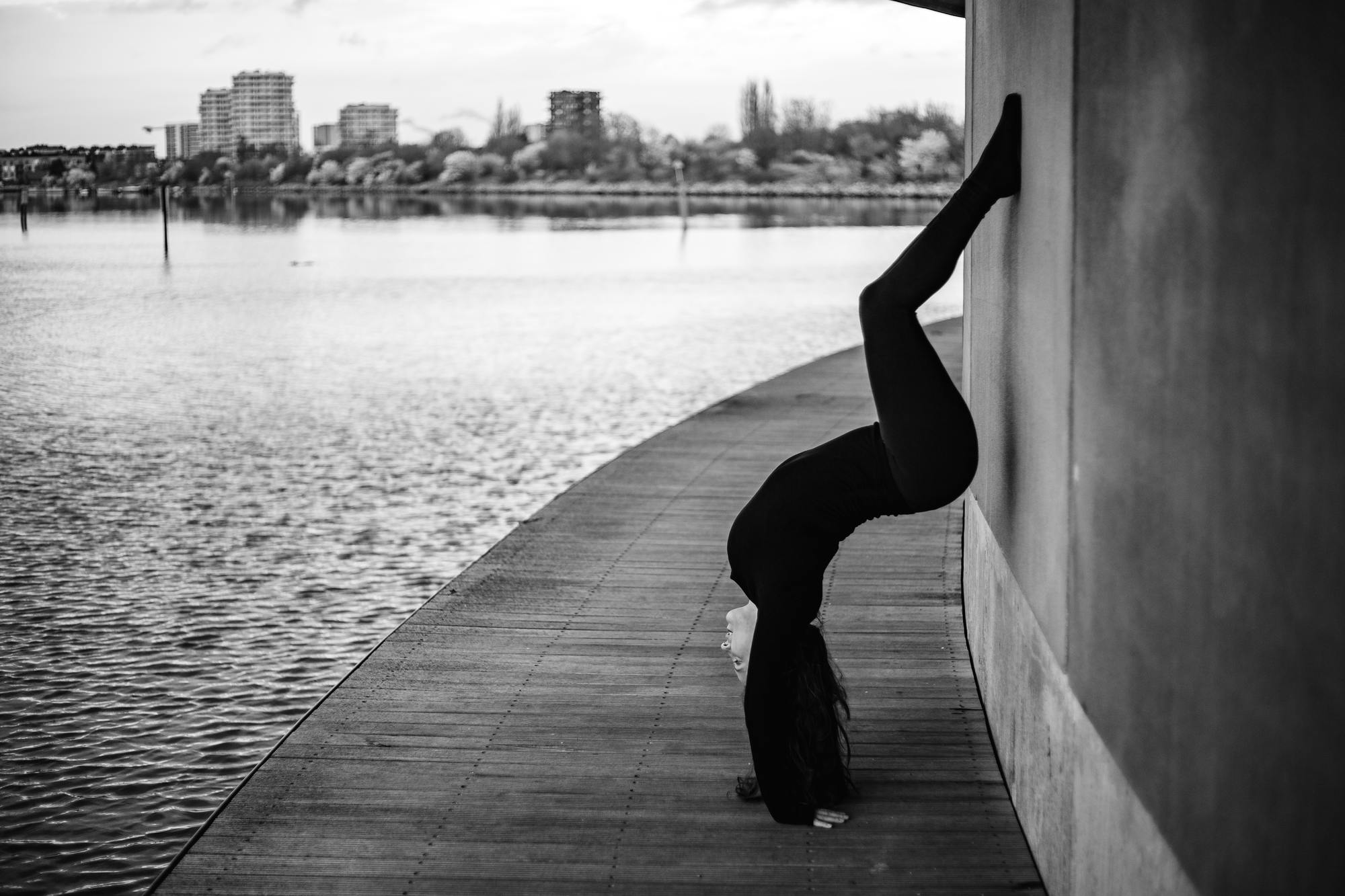 urban-yoga-photoshoot-copenhagen-silhouettes-poses-04