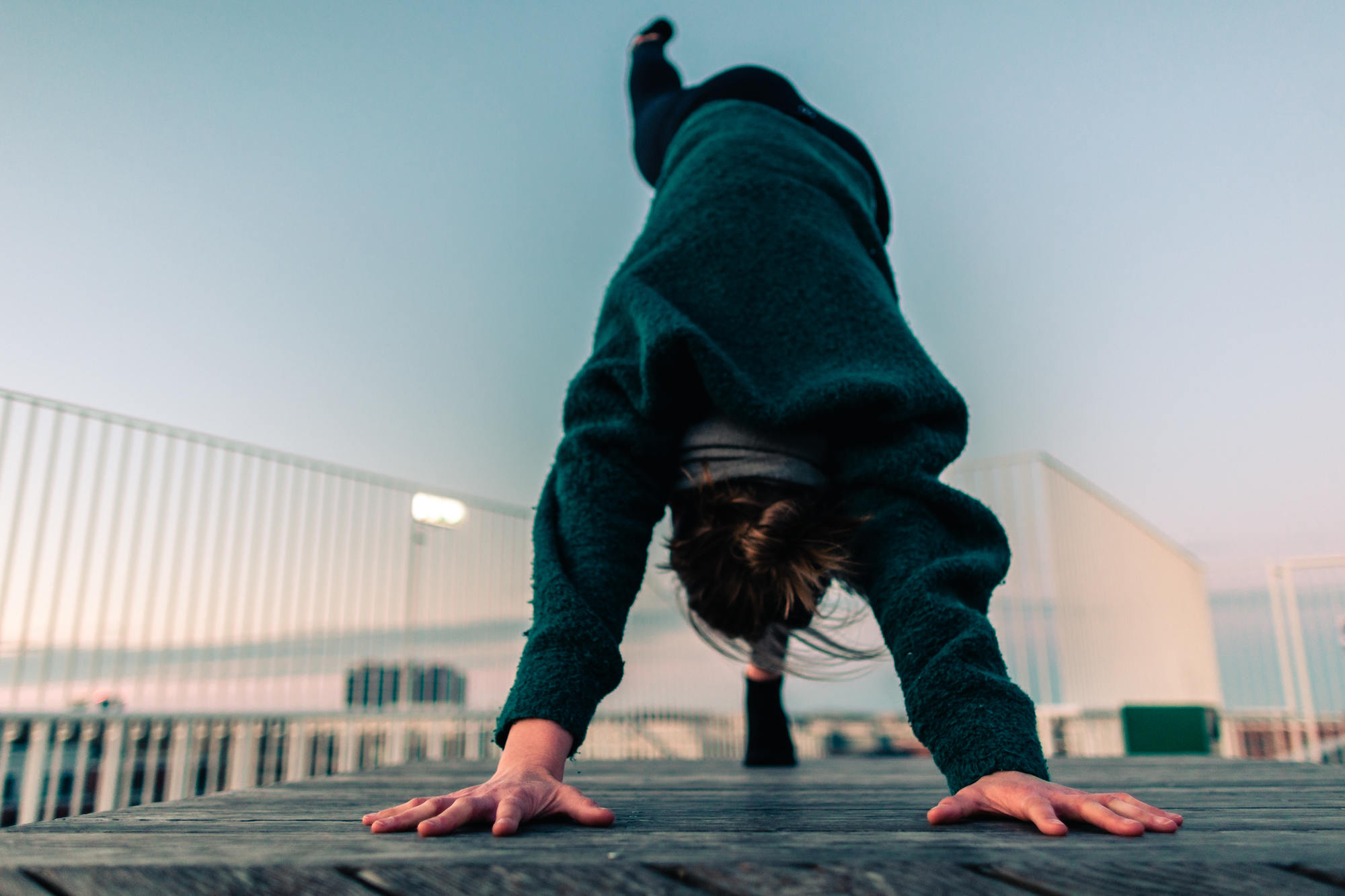 urban-yoga-photoshoot-copenhagen-silhouettes-poses-12