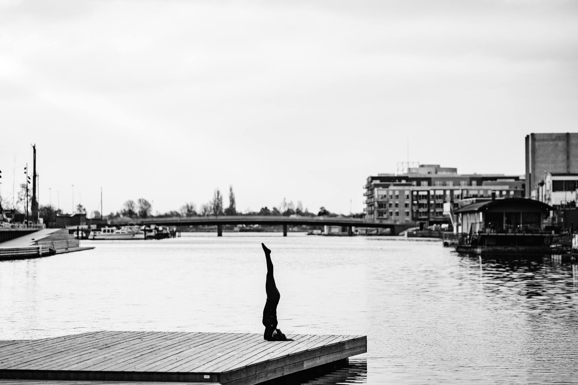 urban-yoga-photoshoot-copenhagen-silhouettes-poses-08