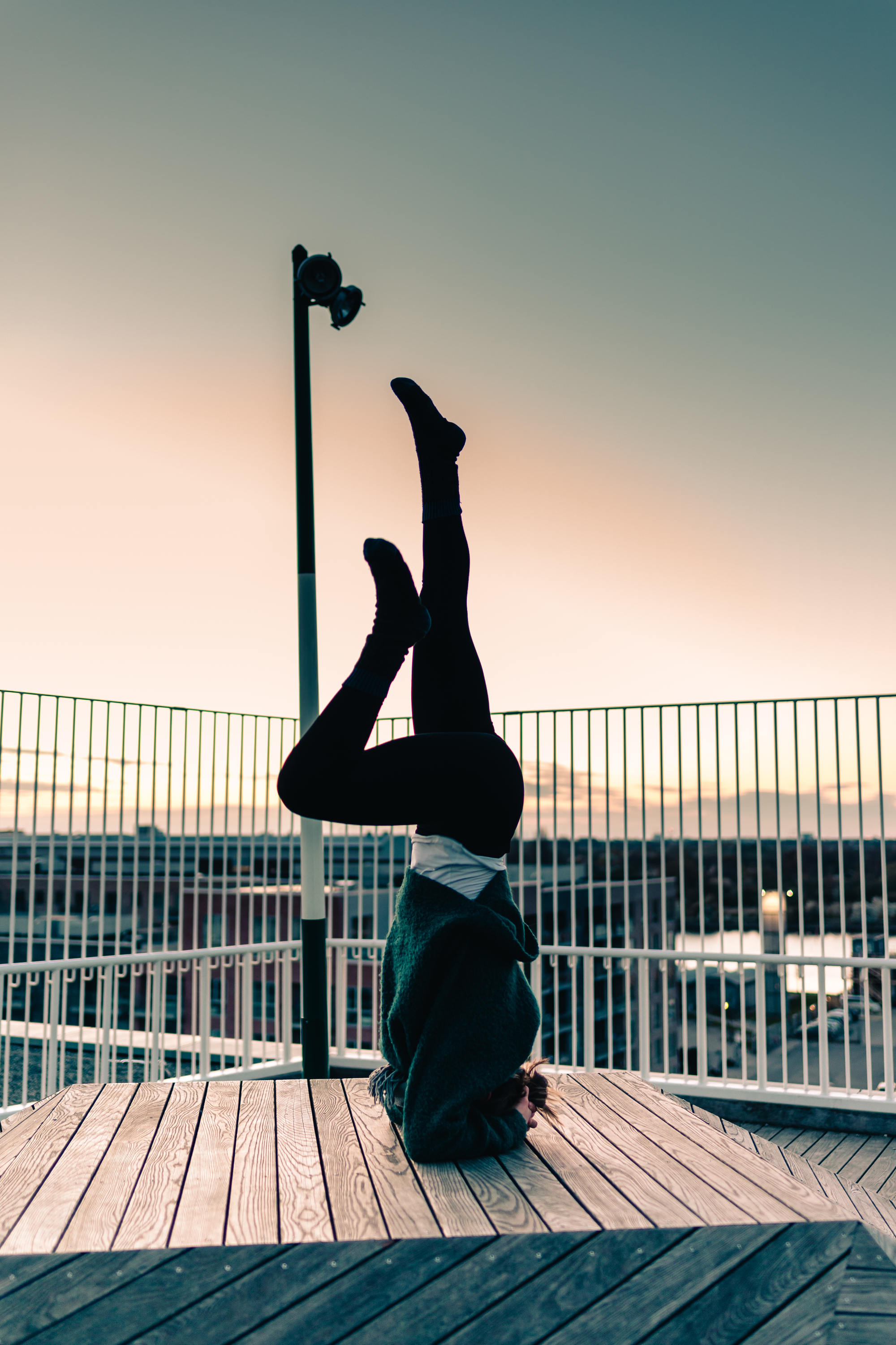 urban-yoga-photoshoot-copenhagen-silhouettes-poses-11