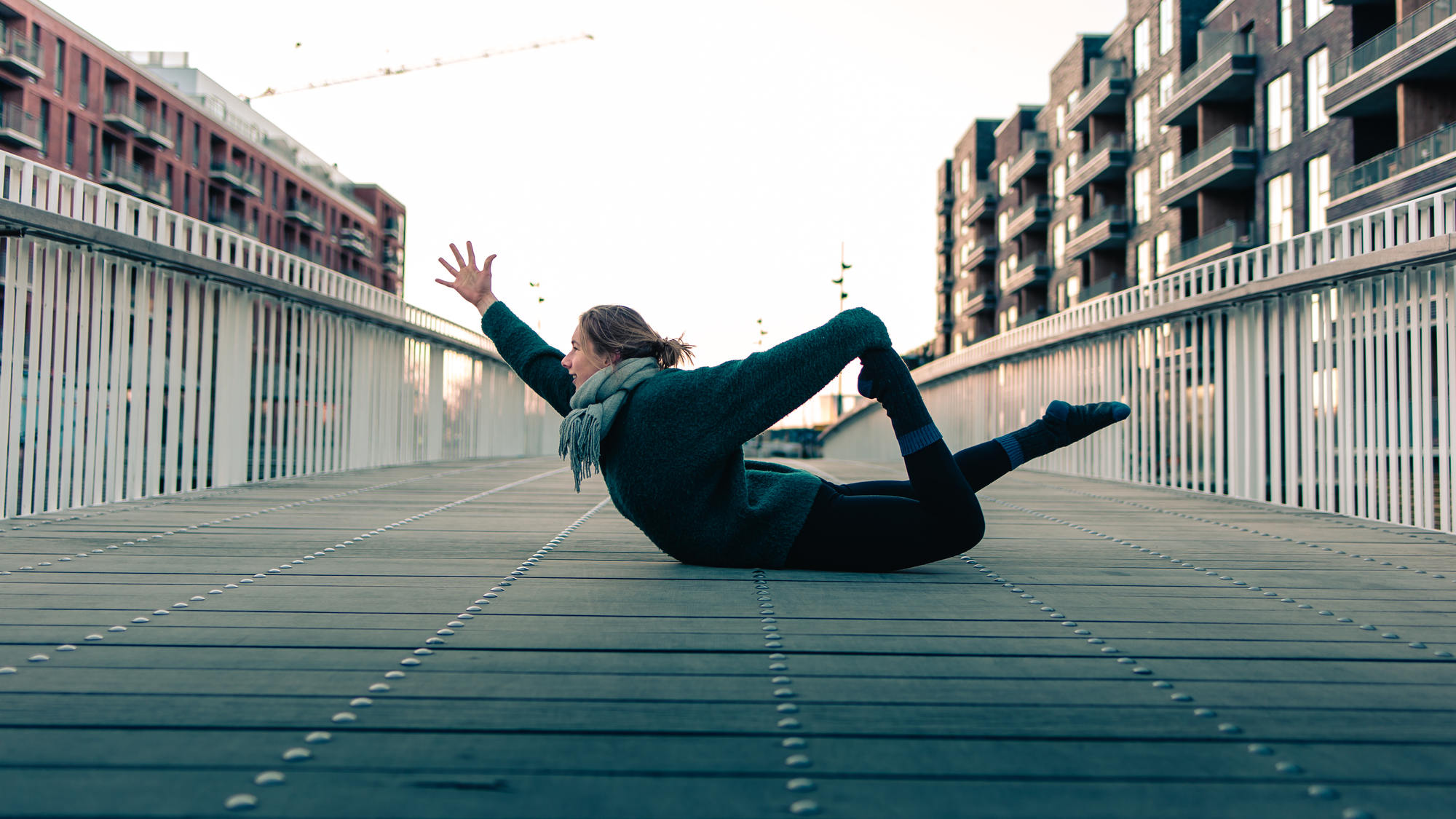 urban-yoga-photoshoot-copenhagen-silhouettes-poses-15